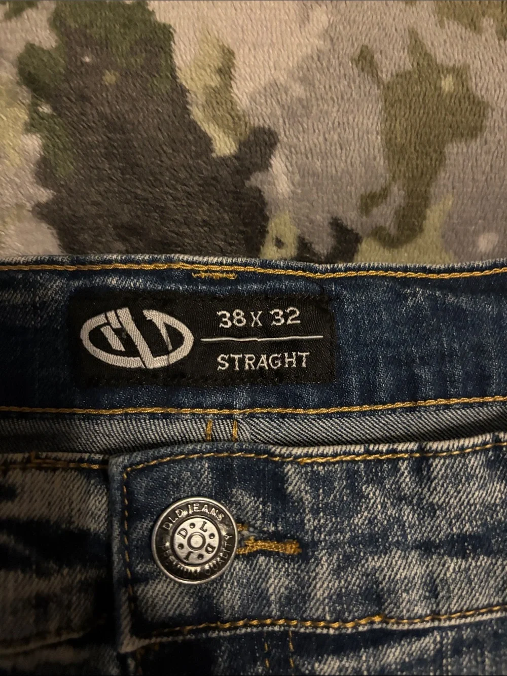Classic Straight Light Wash Jeans - DLD